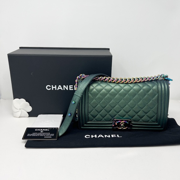 Chanel Iridescent Goatskin Quilted Medium Boy Flap Green - Picture 1 of 11